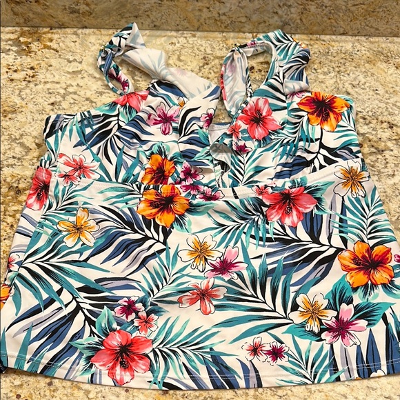 Time and Tru Red and Green Ruffled Wrap Tankini Top Swim Top - Picture 1 of 7